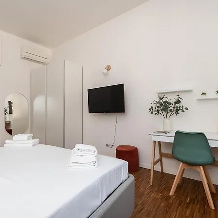 Custodi Apartment *